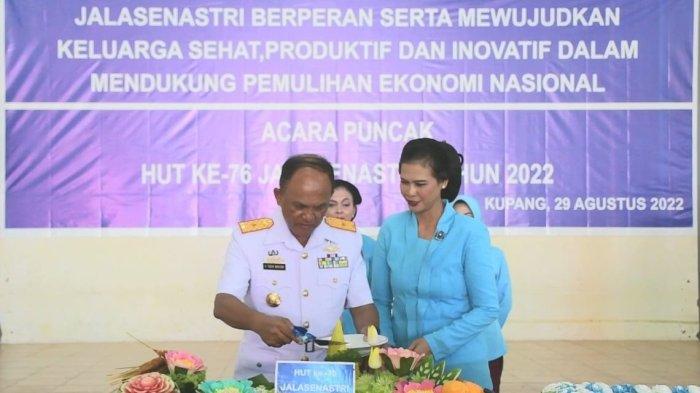 pemotongan tumpeng Puncak Perayaan HUT ke-76 Jalasenastri