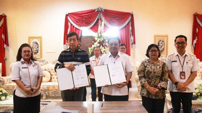 Ada foto foto pelaksanaan MoU antara Wali kota Bitung Maurits