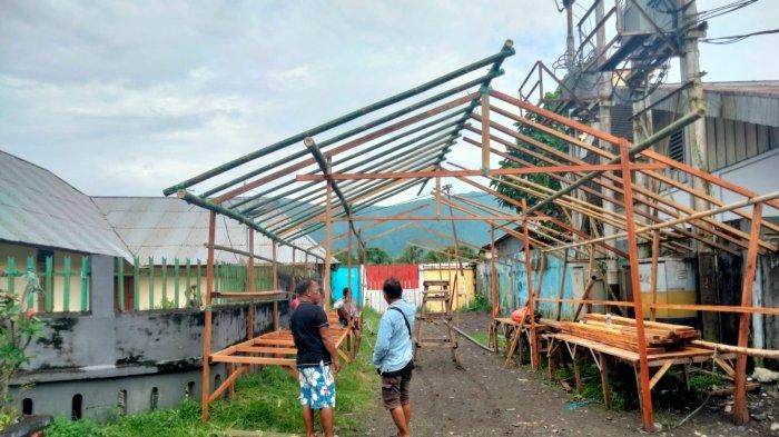 Area masuk Lapangan Gesit Tahuna terpantau sudah mulai dibangun tenda.