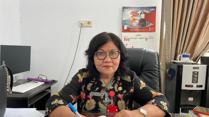 Kepala Dinas Dukcapil Sangihe Ratna Lombongadil