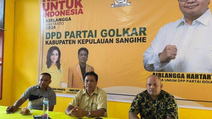 Ketua DPD II Partai Golkar Sangihe Jabes Ezar Gaghana didampingi