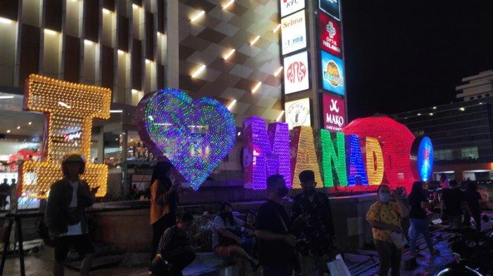 Megamall, Kawasan Megamas Manado bersolek dengan ornamen Natal. fhdfhfh67u