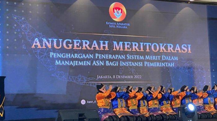 Olly Dondokambey-Steven Kandouw meraih Penghargaan di Anugerah Meritokrasi 2022. Foto 3
