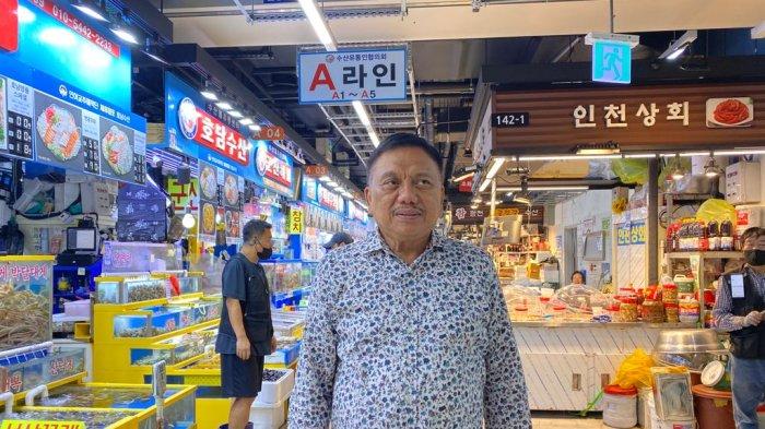 Olly Dondokambey memilih jalan-jalan ke Pasar Garak, Seol Korea Selatanfgjgfjfgjgjjjg