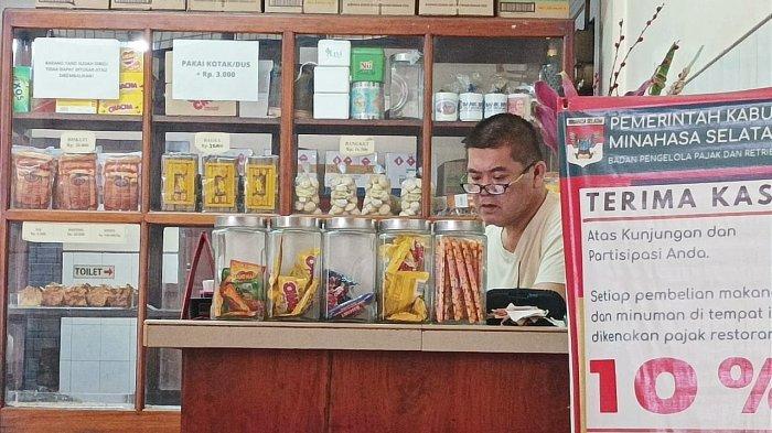Owner Kios Topas Welly Limtungan yang akrab disapa ko Ayung hhghgfh