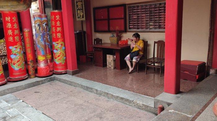 Suasana Persiapan Klenteng Ban Hin Kiong Jelang Tahun Baru Imlek