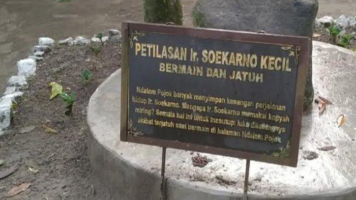 alasan bung karno memakai kopiah miring