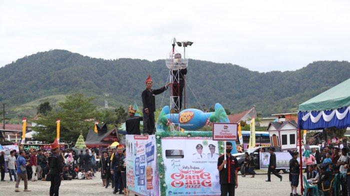 Atraksi pesta budaya Oang-oang Pakpak Bharat