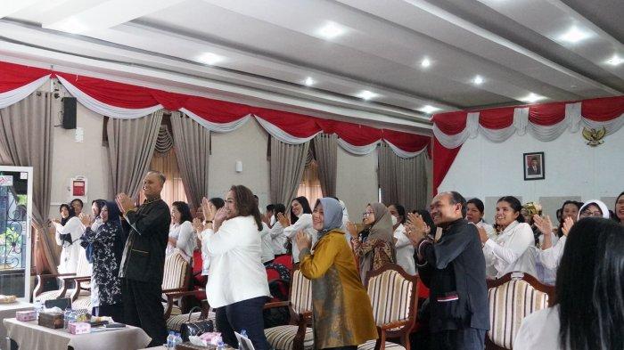 Bimtek kepsek dan guru di Pakpak Bharat