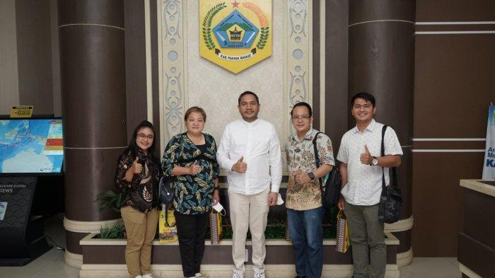 Bupati pakpak dan Yayasan Perpustakaan