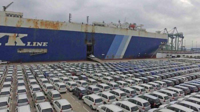 Ekspor mobil Toyota buatan Indonesia.