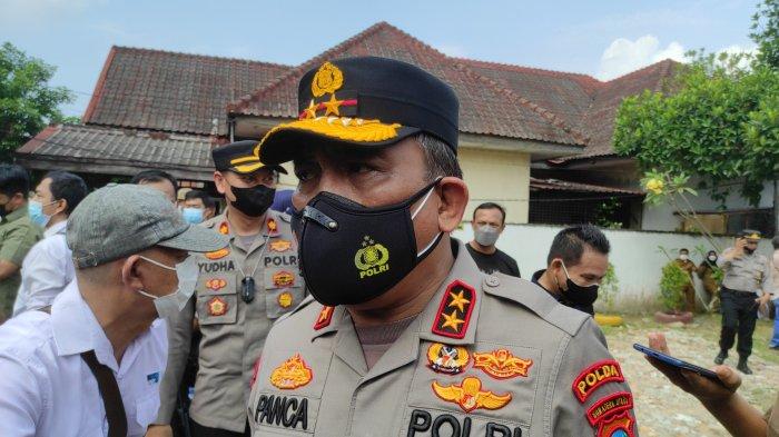 Kapolda Sumut Irjen Pol RZ Panca Putra Simanjuntak, saat diwawancarai soal dugaan suap dari terduga istri bandar narkoba yang menyeret Kapolrestabes Medan, di Puskesmas Medan Selayang, Jalan Bunga Cempaka, Senin (17/1/2022).
