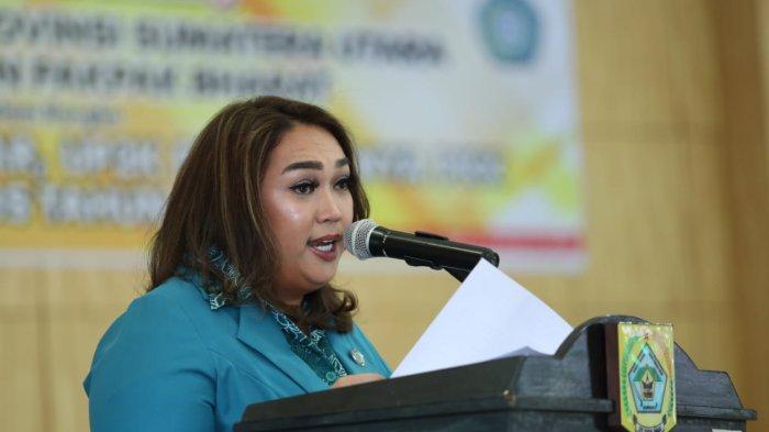 Ketua PKK Pakpak Bharat Ny.Juniatry Franc Bernhard Tumanggor