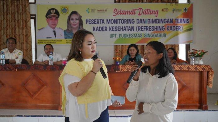 Ketua TP PKK Pakpak Bharat dalam kader kesehatan
