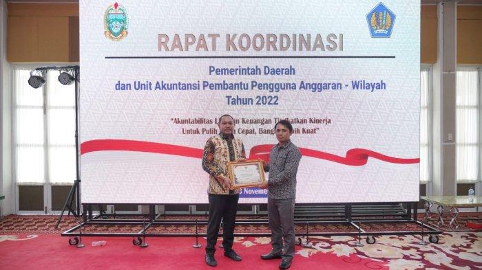 Laporan keuangan Pakpak Bharat terbaik