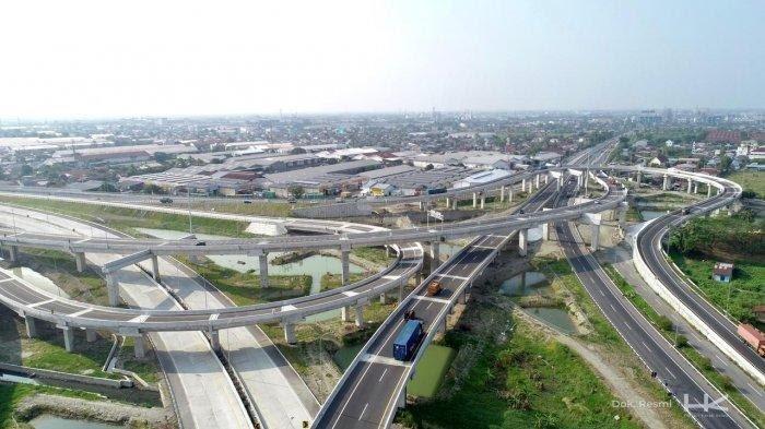ILUSTRASI. PT Hutama Karya (Persero) menargetkan lima ruas Jalan Tol Trans Sumatera (JTTS) rampung pada tahun ini.