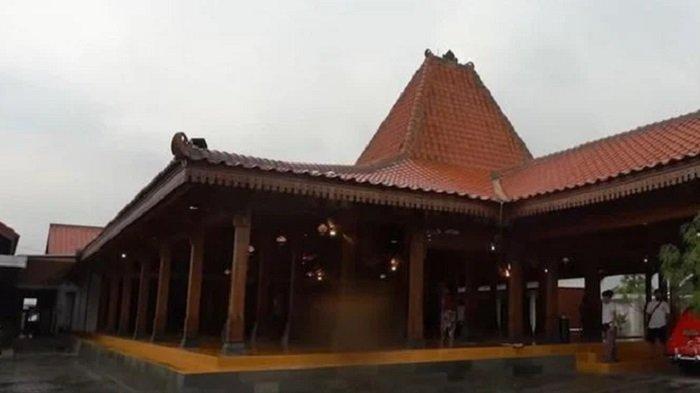 rumah pendopo Soimah