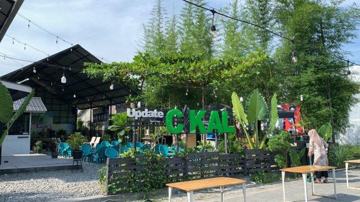 Suasana di Update Cikal Cafe