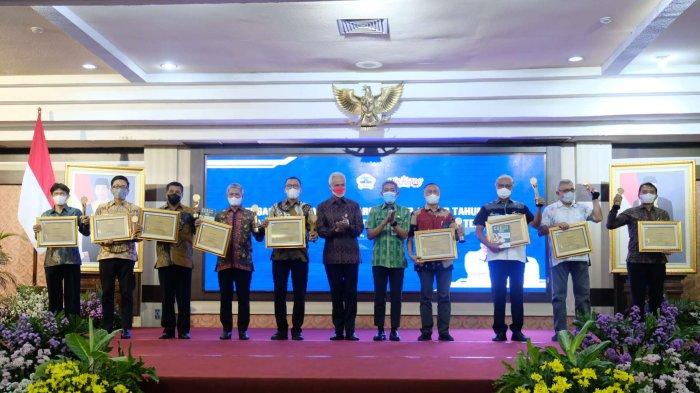 Foto bersama Gubernur Jawa Tengah Ganjar Pranowo bersama
