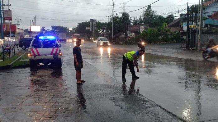 Kecelakaan maut antara sepeda motor dan truk di Jalan Kudus-Pati
