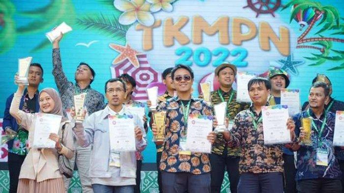 Tim inovator dari PT Semen Gresik bersama para pemenang penghargaan Temu ZBZ