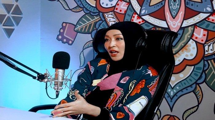 Angelina Sondakh saat hadir di Podcast Ngobrol Asix