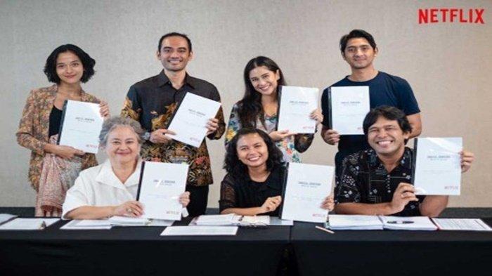 Putri Marino, Ario Bayu, Dian Sastro, dan Arya Saloka, pemain dalam Gadis Kretek