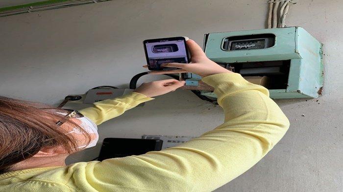 Cukup dengan cara mengupload foto kWH meter dan angka yang tertera