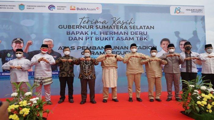 Gubernur Sumsel H Herman Deru (Tengah) didampingi Direktur Utama PTBA Arsal Ismail