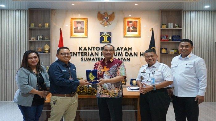 Kakanwil Kemenkumham Sumsel Dr Ilham Djaya berfoto bersama RCEO BRI