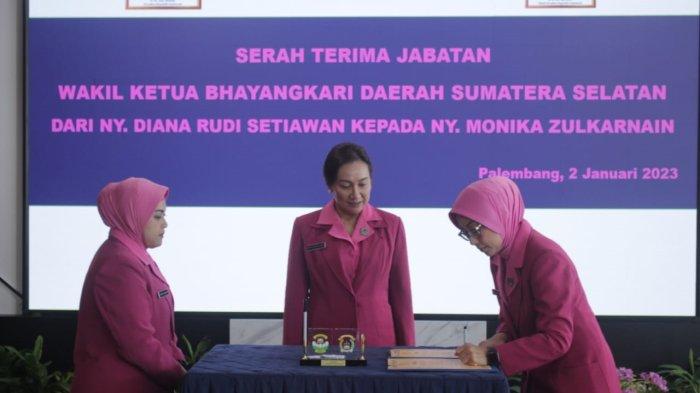 Ketua PD Bhayangkari Sumsel Evi A Rachmad Wibowo memimpin Sertijab Wakil Ketua Bhayangkari