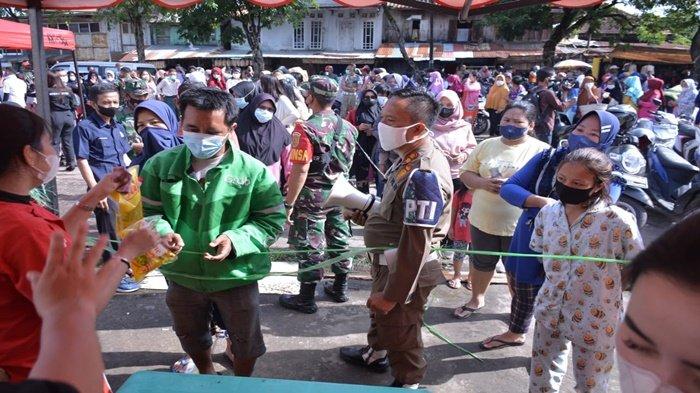 Ratusan warga di dua kecamatan, yakni Kecamatan Ilir Barat 2 dan Kecamatan Gandus Palembang