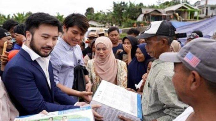Rizky Billar dan Lesti memberikan bantuan gempa Cianjur