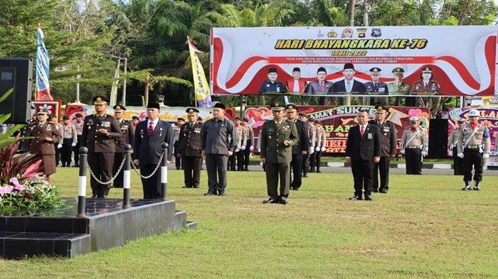 Suasana upacara di Mapolres OKU yang mengikuti secara virtual HUT Bhayangkara ke-76