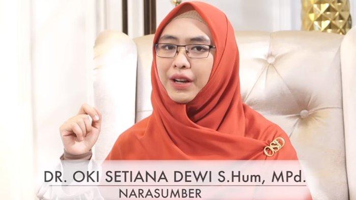 Ustadzah Oki Setiana Dewi 1