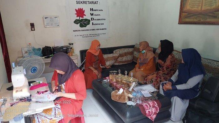 salah satu kerajinan binaan PLN Peduli