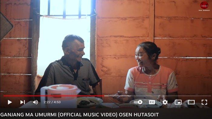 translate lirik lagu Ganjang Ma Umurmi