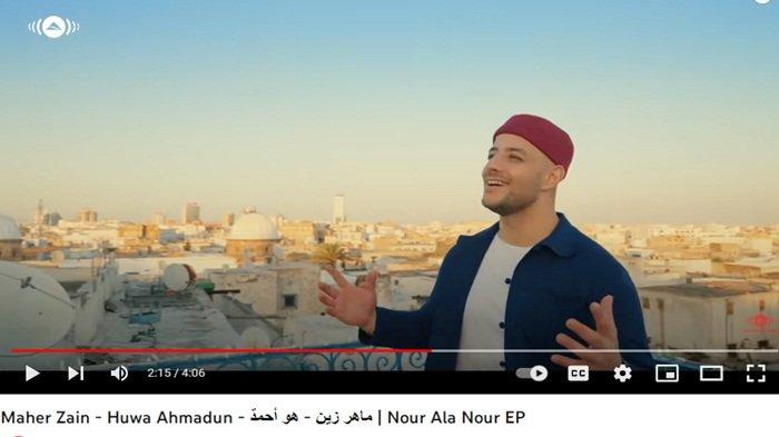 translate lirik lagu Huwa Ahmadun