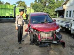 Dihantam Xenia Profit, Pelajar SD Terpental ke Areal Pemakaman dan Tewas