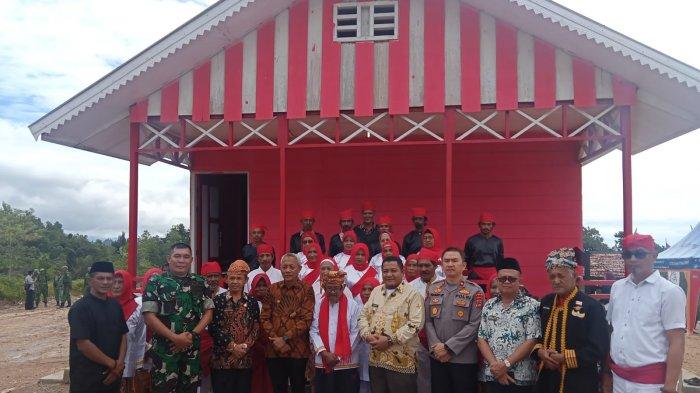 Perangkat Adat Banggai Laut
