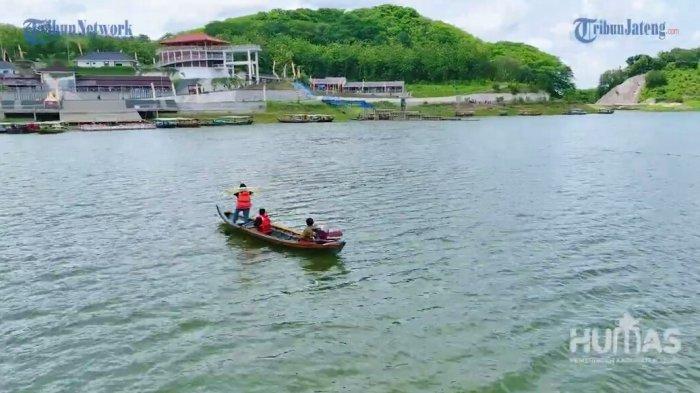 Suasana di area Objek Wisata Waduk Cacaban