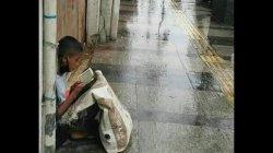 Viral Remaja Pemulung Baca Al Quran di Emperan Toko, Ternyata Sedang Mencari Ibunya ke Berbagai Kota