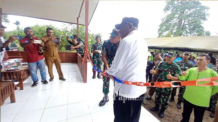 Bupati Jayapura, Mathius Awoitauw 55465896321