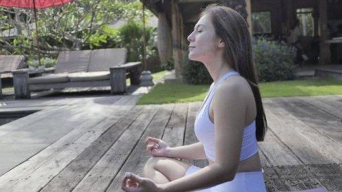 Yoga suka dilakukan oleh wulan guritno