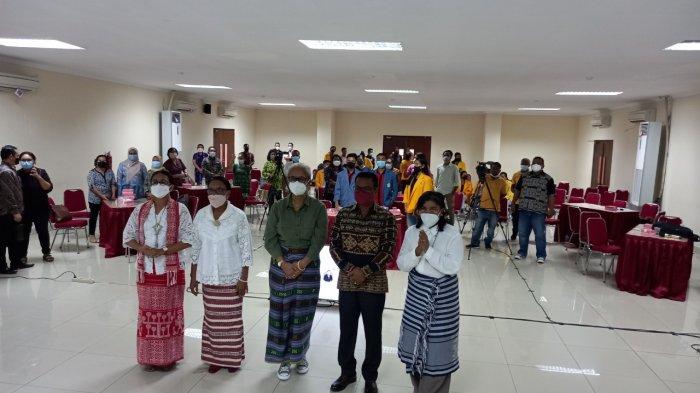 Pembicara dalam Talk Show Urgensi Implementasi Permendikbud Ristek Nomor 30 Tahun 2021 Tentang Pencegahan dan Penanganan Kekerasan Seksual di Lingkungan PT, Kamis (9/12/2021) di Aula vidcom Undana