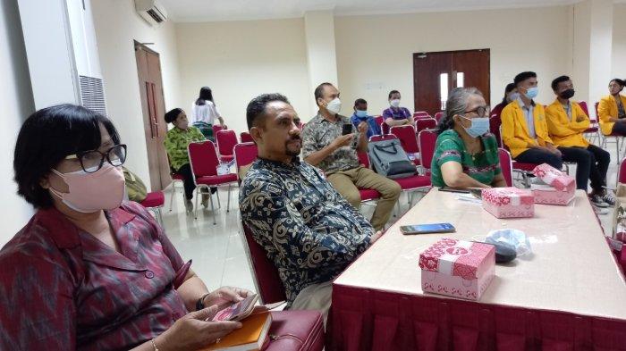 Peserta Talk Show Urgensi Implementasi Permendikbud Ristek Nomor 30 Tahun 2021 Tentang Pencegahan dan Penanganan Kekerasan Seksual di Lingkungan PT, Kamis (9/12/2021) di Aula vidcom Undana (POS-KUPANG.COM/NOVEMY LEO)