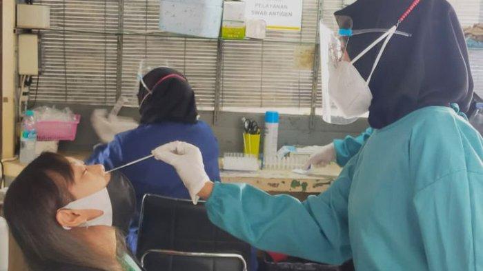 PT KAI Daop 8 Surabaya meniadakan pelayanan pemeriksaan rapid tes PCR dan antigen