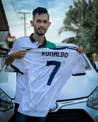 Martunis akan Lelang Jersey CR7 untuk Bangun Pesantren