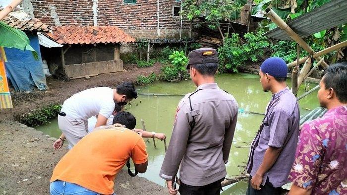 seorang balita di Desa Kembangan