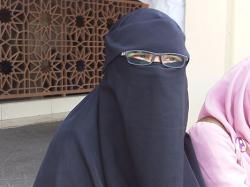 Dari Vokalis Band Metal Menjadi Muslimah Bercadar